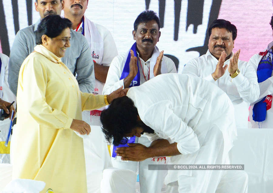 Mayawati and Pawan Kalyan hold joint rally in Vijayawada