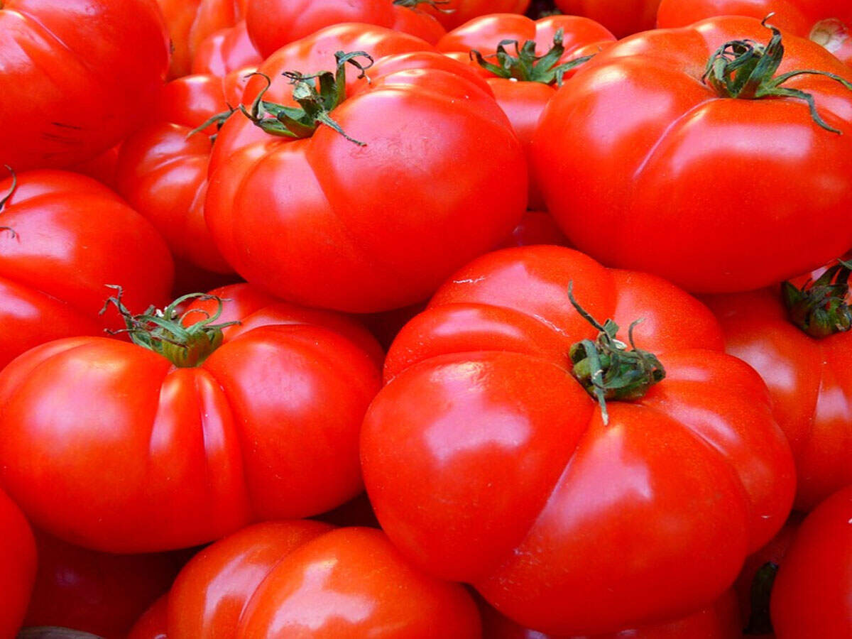 How does tomato help your skin