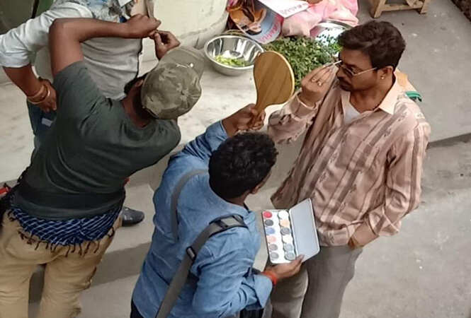   PHOTO-2019-04-05-10-44-57_1 "title =" PHOTO-2019-04-05-10-44-57_1 "/> </div>
<p>  People have learned about the existence of the Irrfan's shooting at Brahma At the city's Pole Market, a large crowd gathered to get a glimpse of the actor. According to sources, Irrfan would have seemed relaxed and would have been seen in Free interaction with people on the sets, between shots.The actor had returned from London last month after undergoing treatment for neuroendocrine tumor.
</div>
</pre>
</pre>
[ad_2]
<br /><a href=