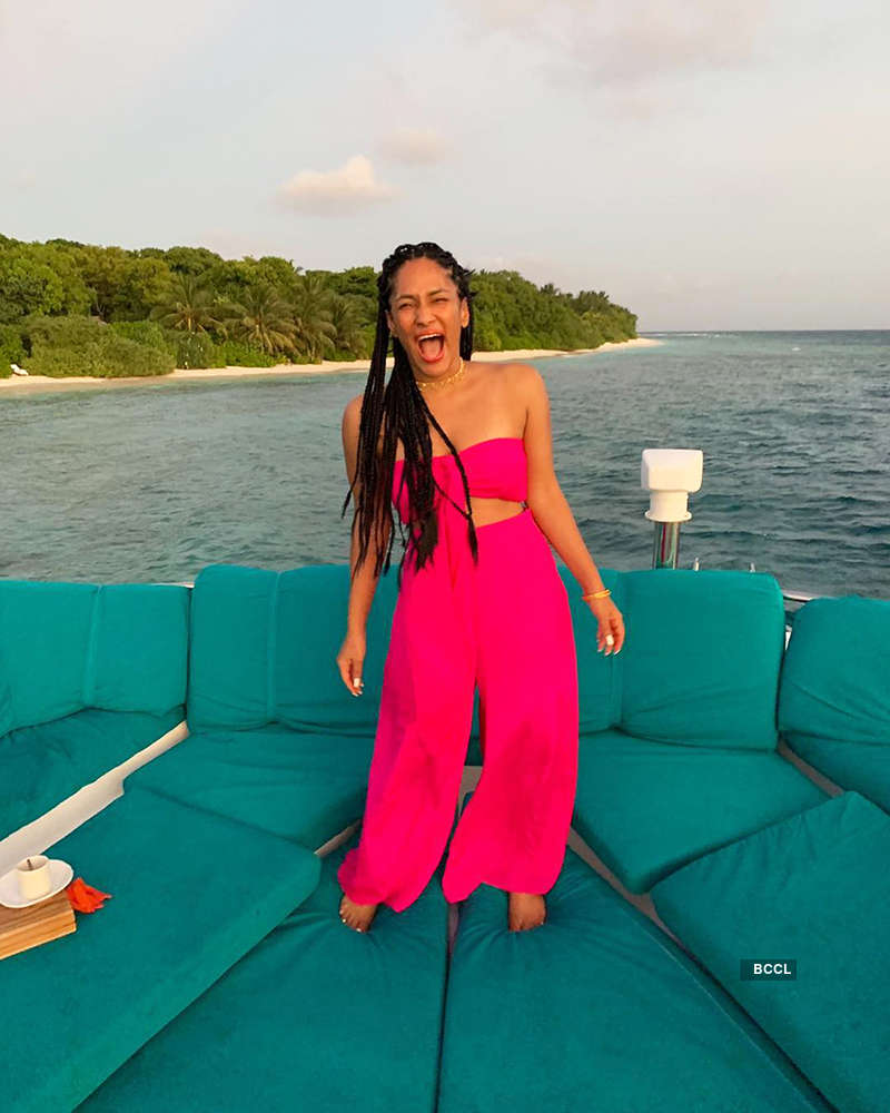 Beach vacation pictures of Masaba Gupta will blow away your mind...