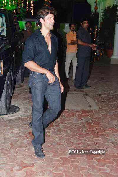 Hrithik Roshan with wife Suzzane Roshan at Shilpa Shetty's Diwali bash ...