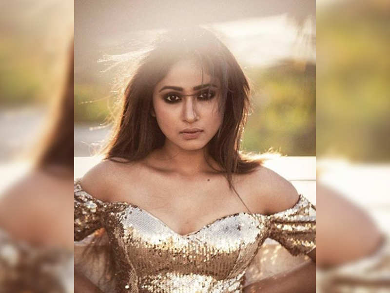 Pranali Ghogare oozes elegance in a shimmery attire