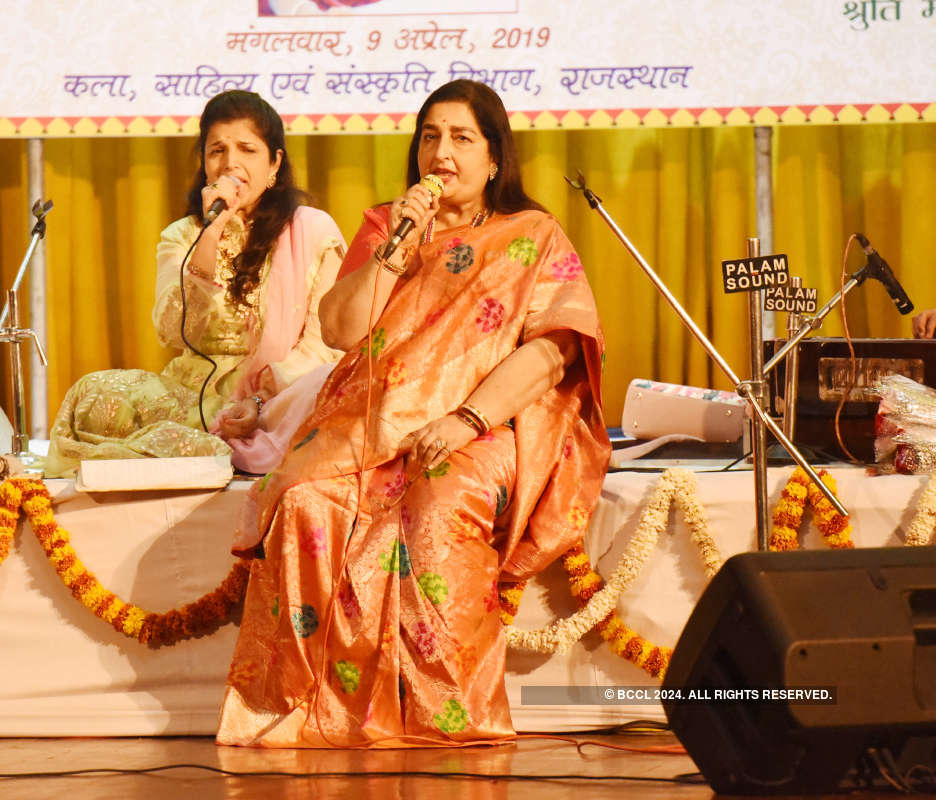 Anuradha Paudwal performs at Mala Mathur Smriti Sangeet Sandhya