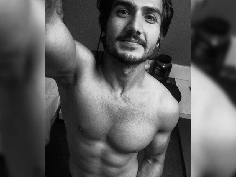 Bhushan Patil flaunts his chiselled body to give you all the motivation you need to get fit