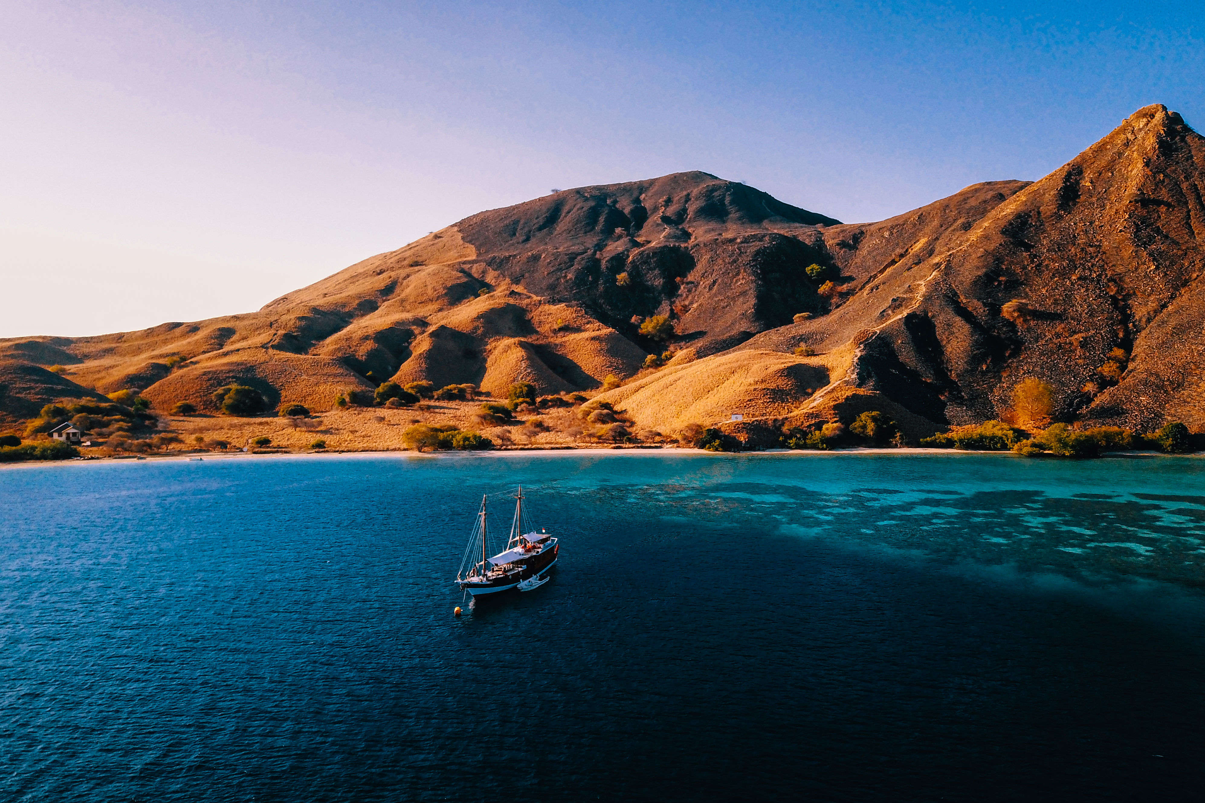  Komodo Island  in Indonesia is going to be shut for a year 