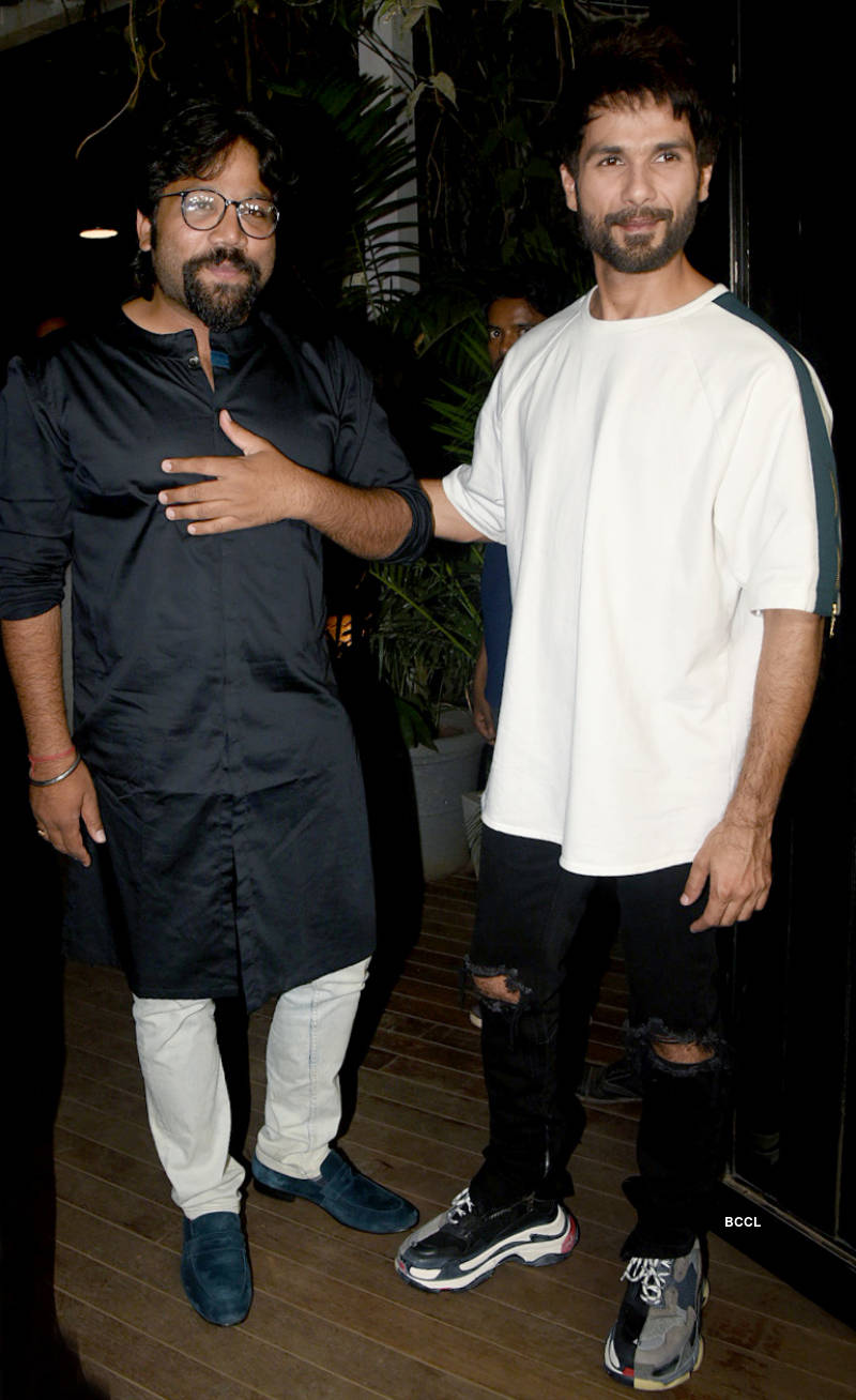 Shahid Kapoor and Kiara Advani get goofy at 'Kabir Singh' wrap-up party