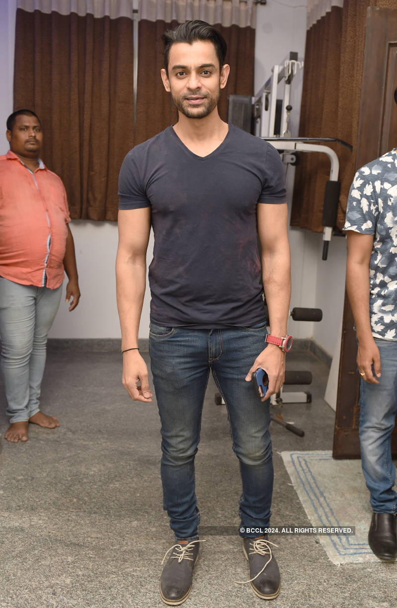 Tollywood actor Samrat Reddy's starry birthday party