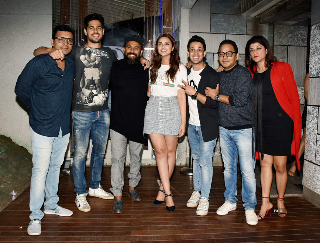 Sidharth Malhotra and Parineeti Chopra party hard as they wrap-up ‘Jabariya Jodi' shooting