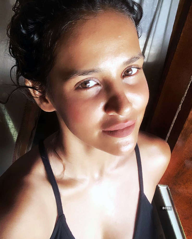 Aisha Sharma sets temperatures soaring with her new breathtaking pictures