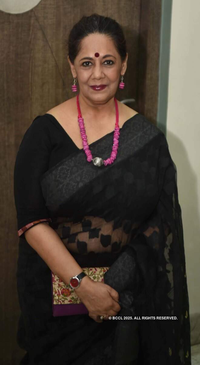 Mukherjee Dar Bou: Success Party