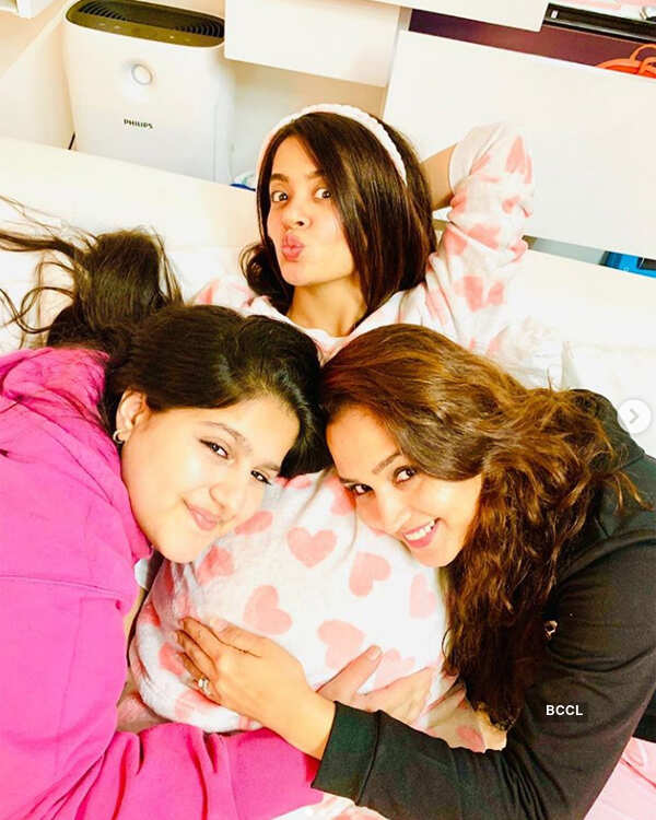 Surveen Chawla's pictures