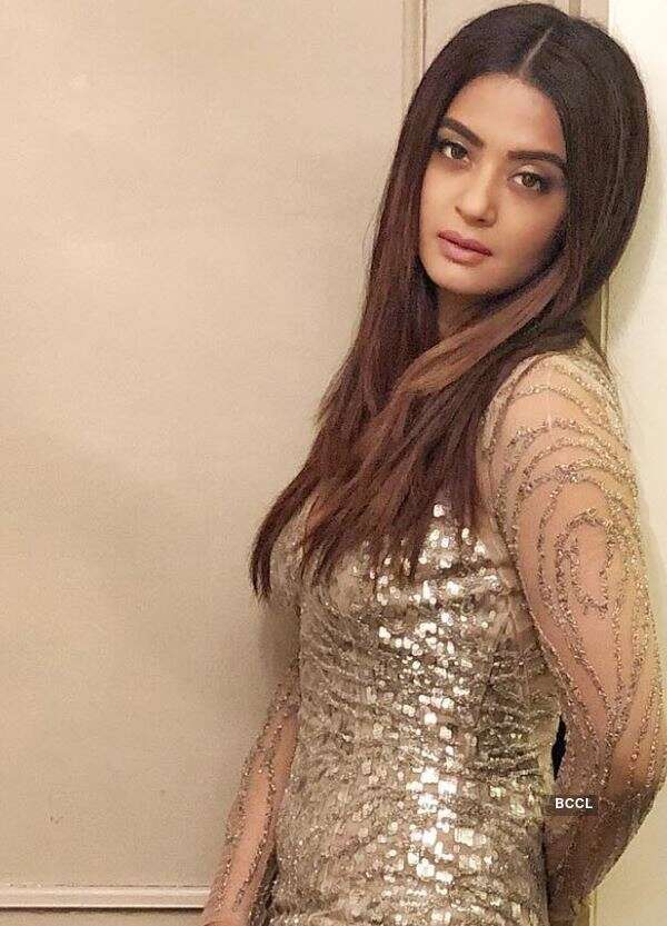 Surveen Chawla's pictures