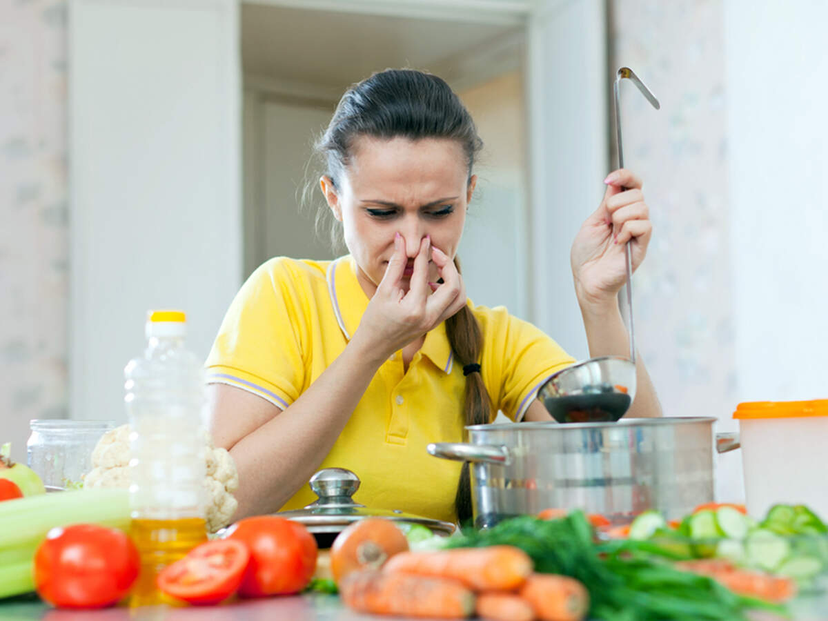 Brilliant hacks to remove food smells from utensils