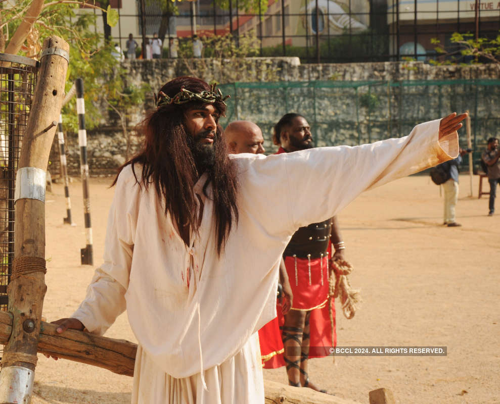 Good Friday: Faithful remember the Passion of Christ
