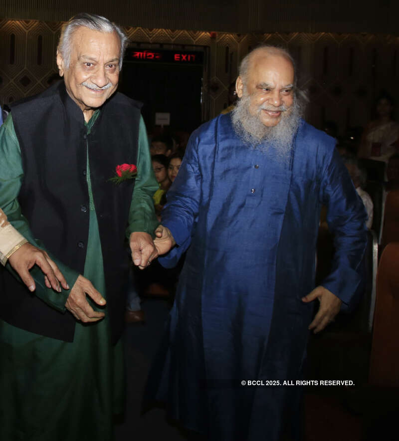 Pt Vijay Kichlu and Shuvaprasanna