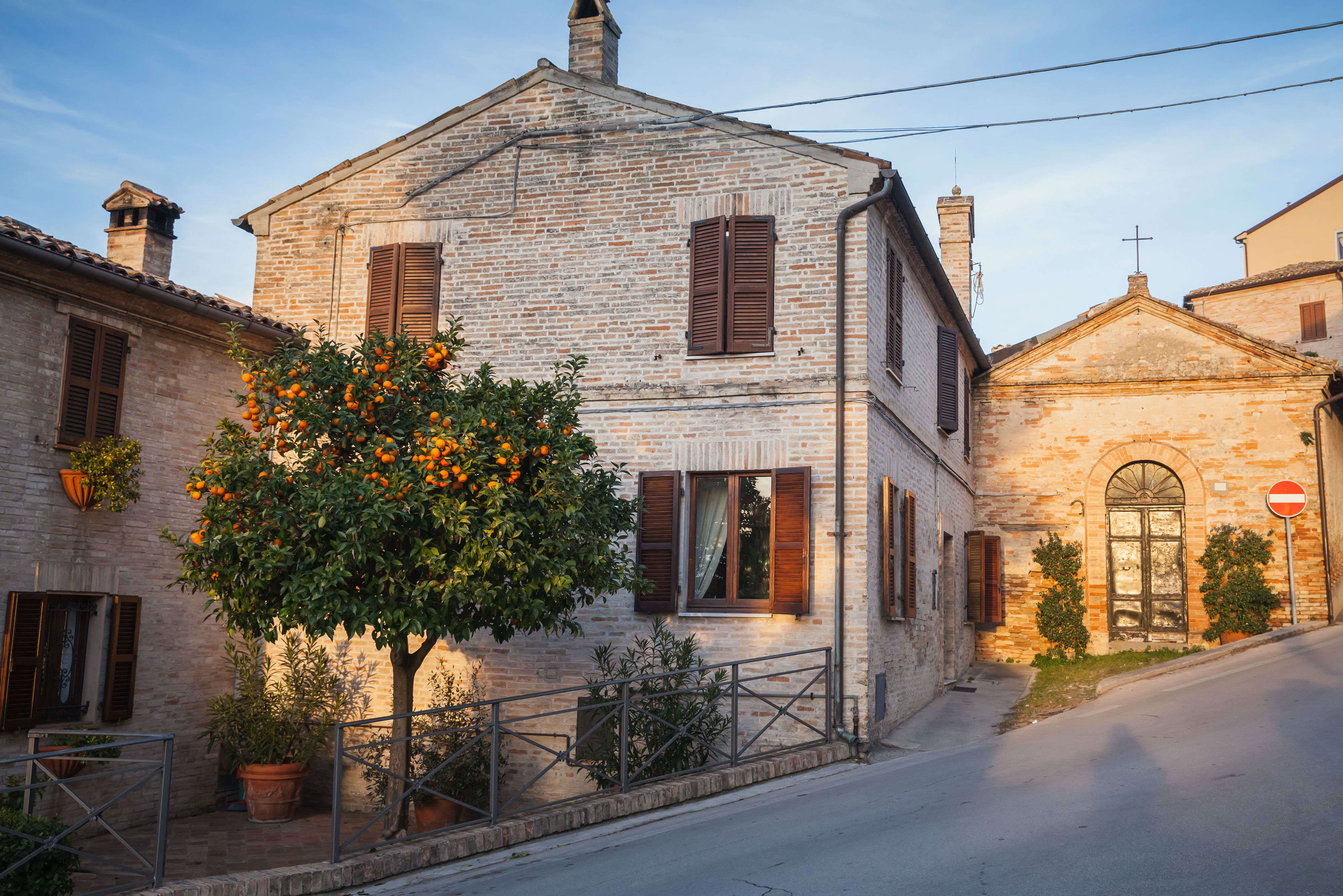 Mua một căn nhà một đô la ở vùng nông thôn nước Ý - thỏa thuận là gì?