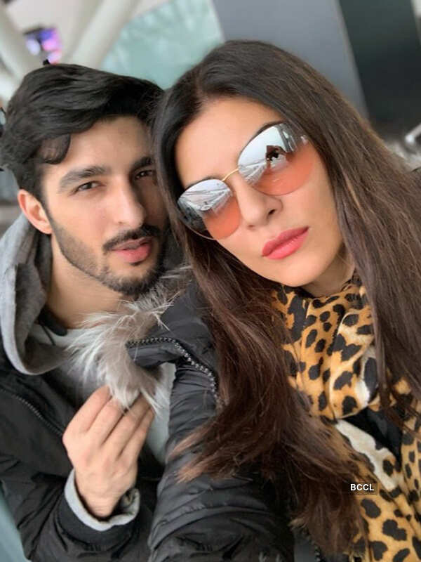 Sushmita Sen and Rohman Shawl pictures