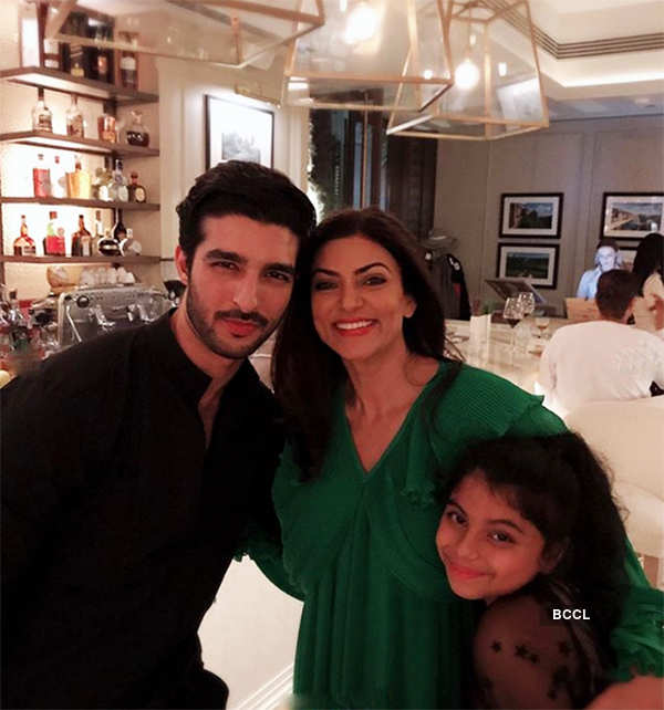 Sushmita Sen’s 'Family Selfie' with beau Rohman Shawl & daughters