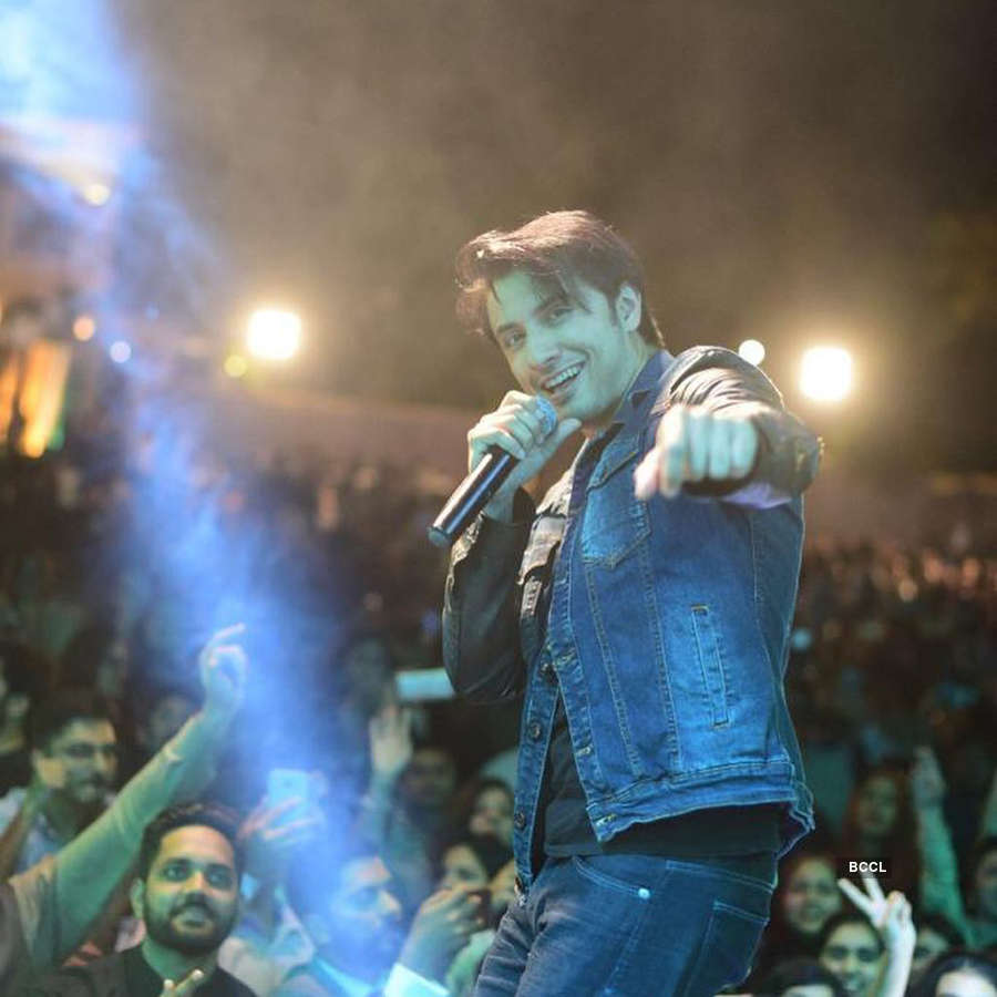 Ali Zafar challenges Meesha Shafi after court dismisses sexual harassment case against him