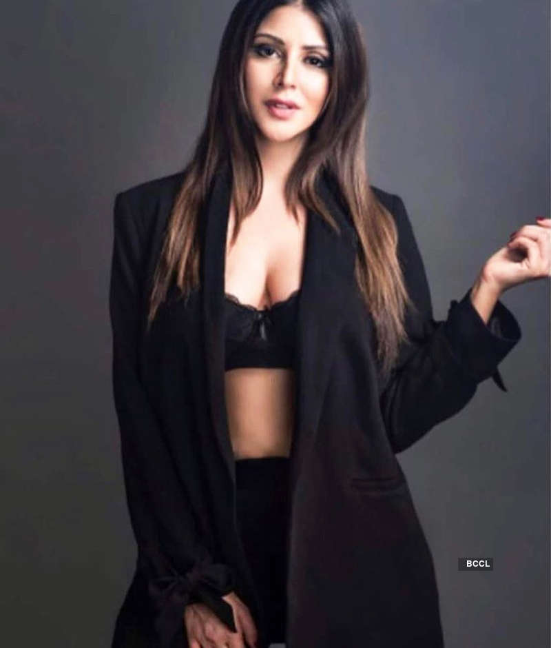 Bewitching photoshoots of IPL anchor Karishma Kotak you simply can’t miss!