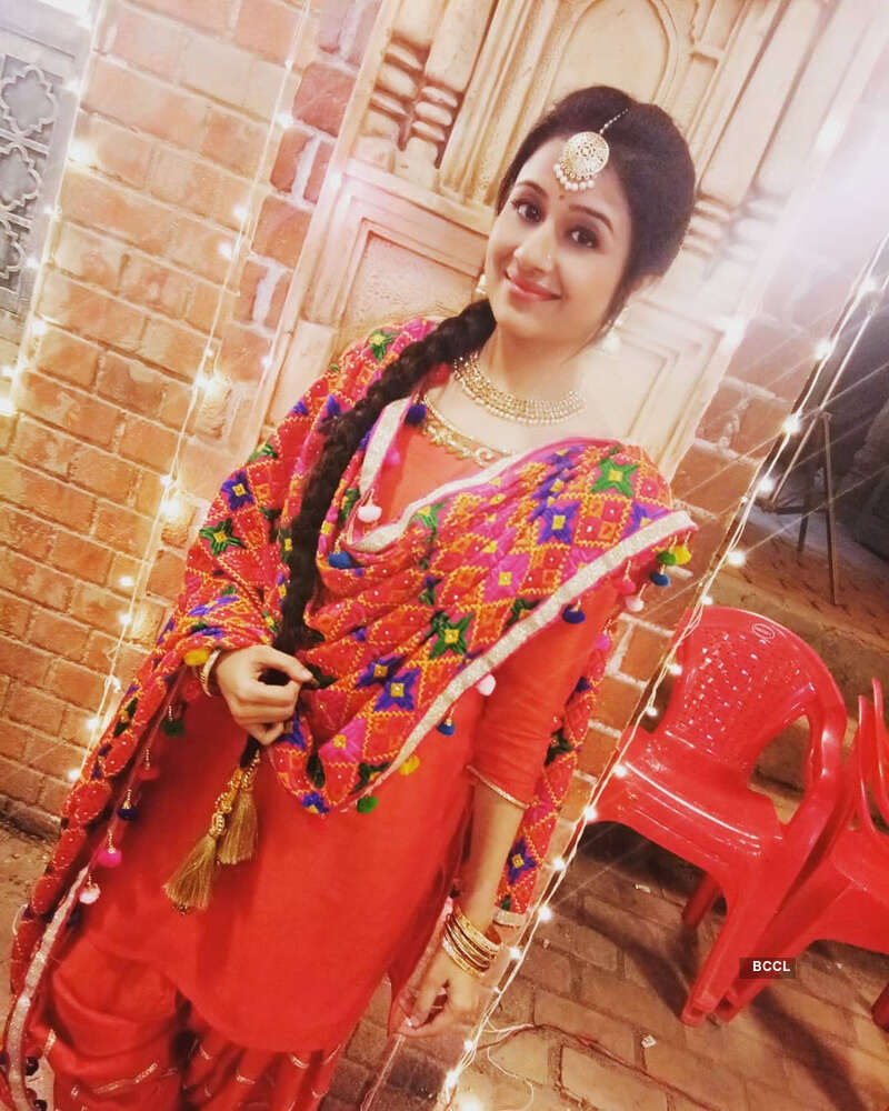 Paridhi Sharma's pictures