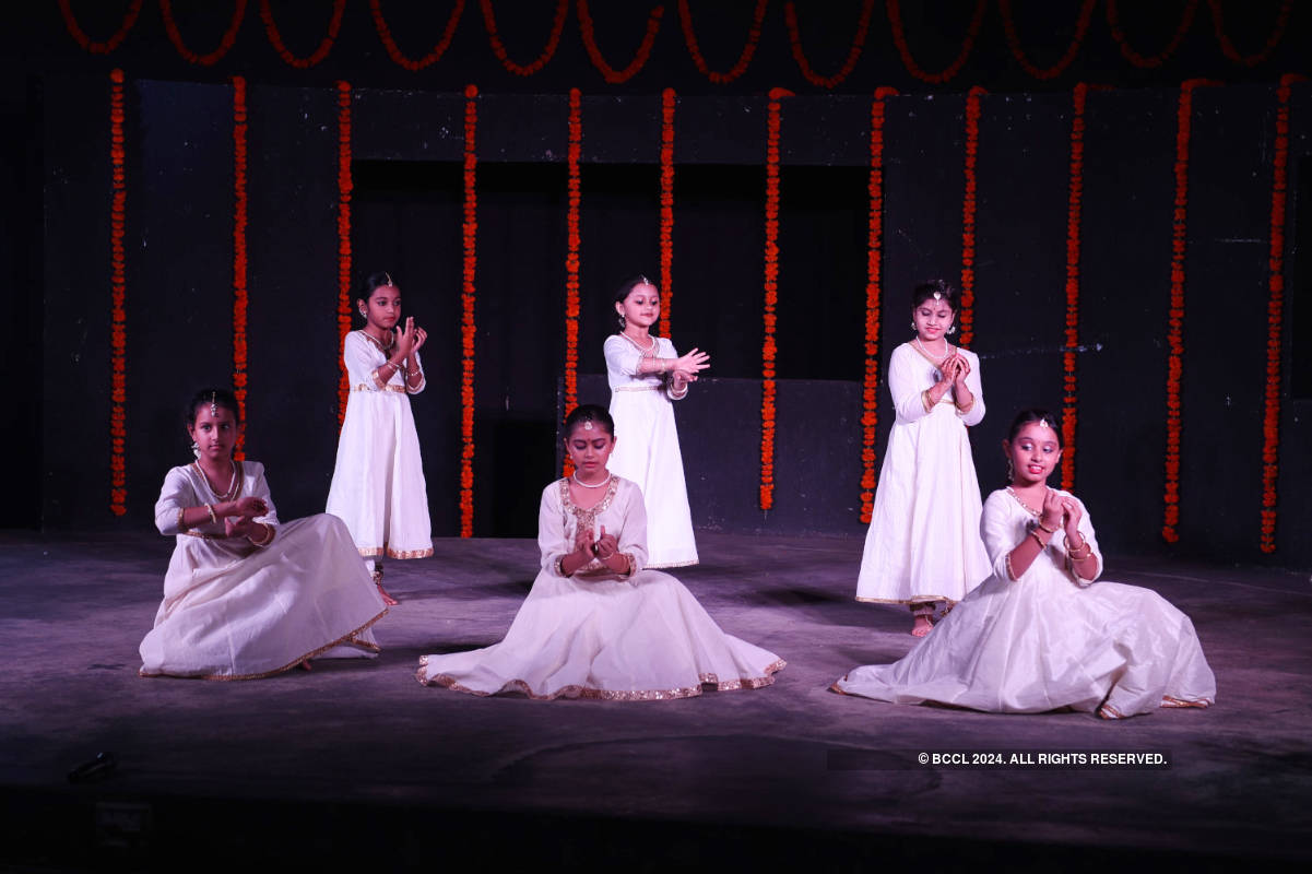 Students of Aakruti Kathak Kendra performs at Tarang