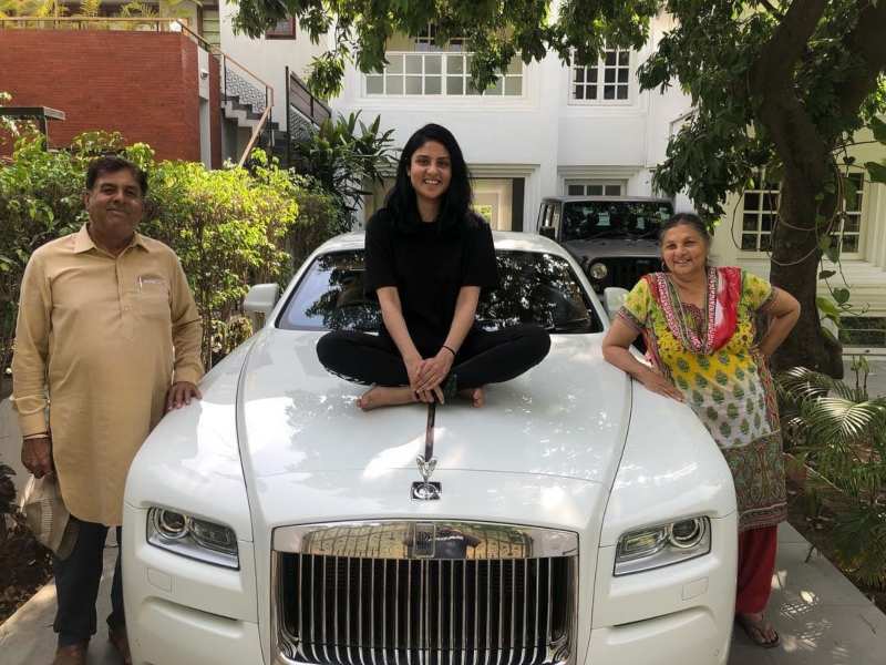 Photo: Rapper Badshah gifts himself and his family a super expensive car