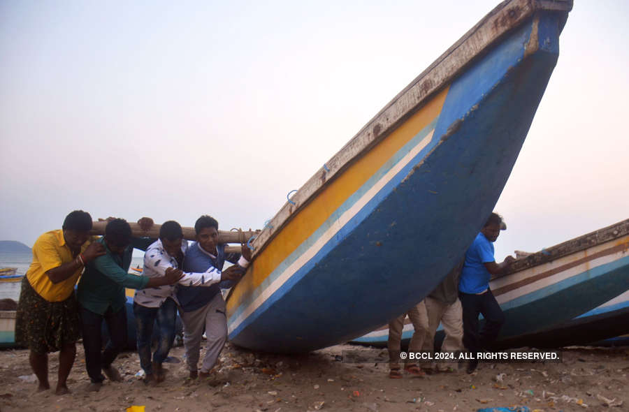 Cyclone Fani inches closer to Odisha, red alert sounded