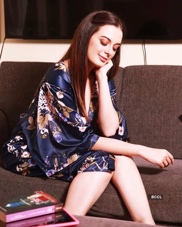 Beautiful pictures of Bollywood actress Evelyn Sharma