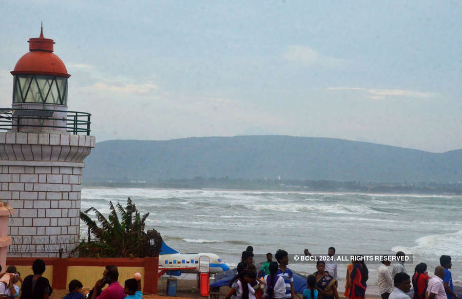 Cyclone Fani hits India's east coast; 1.2 million evacuated