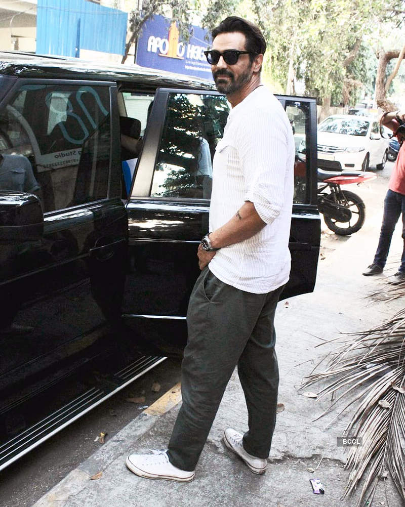 Pictures of Arjun Rampal flaunting his new look in platinum blonde hair go viral