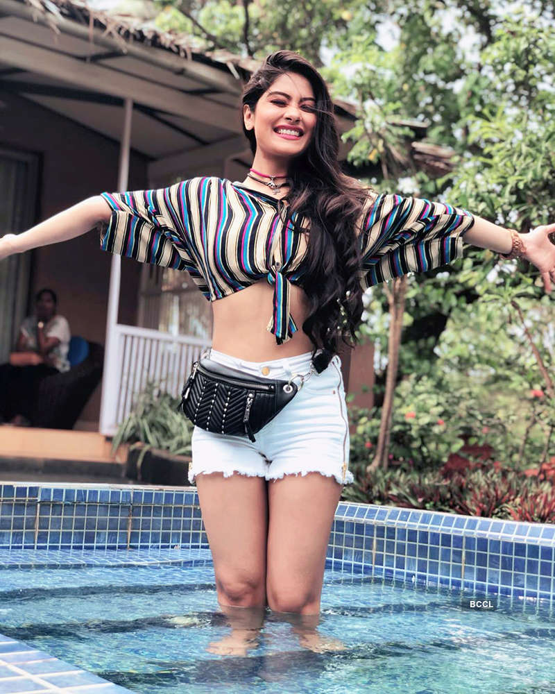 TV divas Anita Hassanandani, Aditi Bhatia & Krishna Mukherjee enjoy pool time in Goa