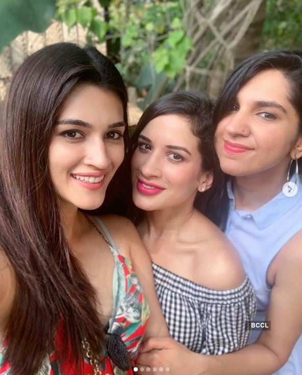 Beautiful pictures of the gorgeous Bollywood actress Kriti Sanon