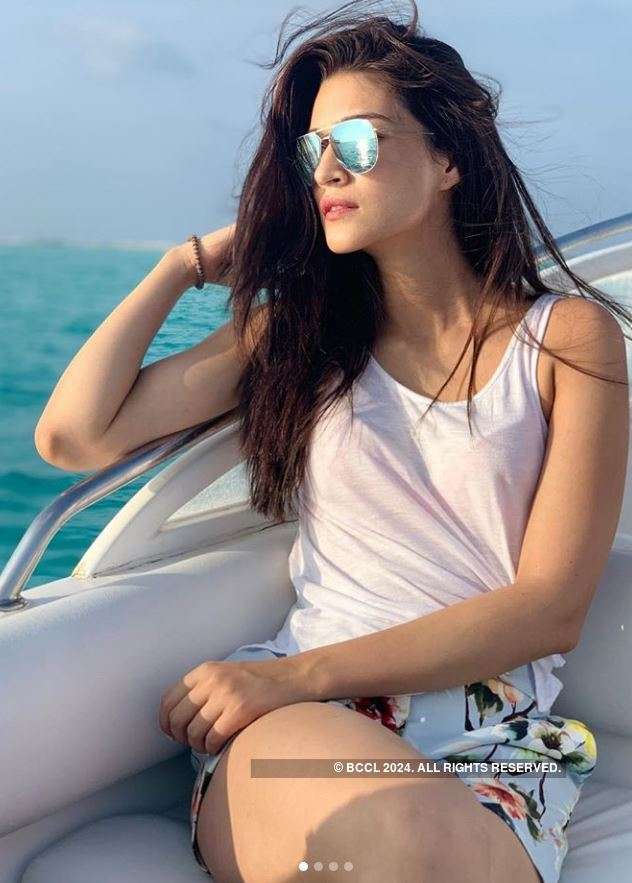 Beautiful pictures of the gorgeous Bollywood actress Kriti Sanon