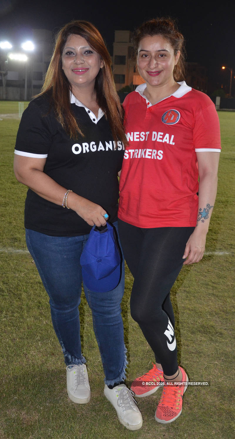 Kanpurites enjoy a cricket match