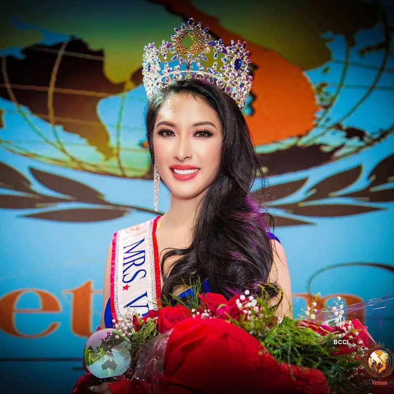 Jennifer Le crowned Mrs. World 2019