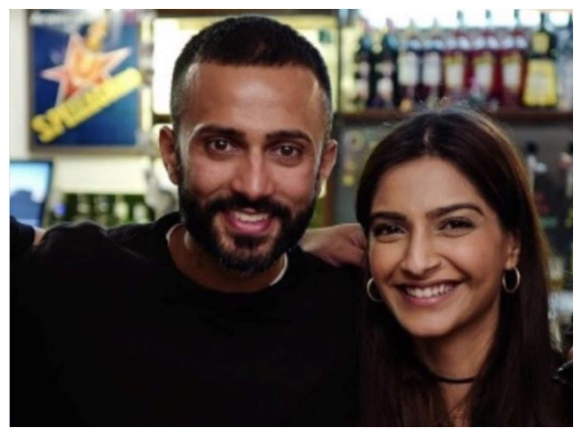 Sunita Kapoor wishes Sonam Kapoor and Anand Ahuja on their first wedding anniversary in the sweetest way possible