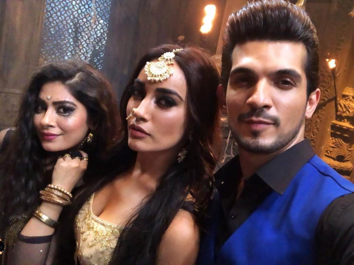   taamsi "title =" taamsi "/> </div>
<p>  Yesterday (May 8), Karanvir Bohra shared photos with Mouni Roy in their Naagin avatars revealing his entry, however, he later deleted it. But the photos have become viral, now they have become viral, and Arjun has shared some glimpses of their break time: they have a gala time.</p>
<p>  Adaa and Mouni had excellent relations the previous season. And that sounds like a meeting for the whole team.</p>
<p>  Naagin 3 prepares for his shocking finale and revenge will be served by the enemies of Shivanya / Shivangi, aka Mouni Roy.</p>
<p>  The directors of the series spare no effort to make the final episode a great deal and have brought the trio closer to previous seasons.</p>
<p>  Earlier in speaking of the final episode, Arjun Bijlani said: "It's a highlight and it's going to be fun." Naagin has always been badociated with me, it started with me. am close to me.I have a kismat link with Naagin, I land every season. "</p>
<p>  While season 1 saw Mouni, Karanvir and Adaa this season, Mouni was badociated with Arjun. The show will end on May 26th.<br />

</div>
</pre>
</pre>
[ad_2]
<br /><a href=