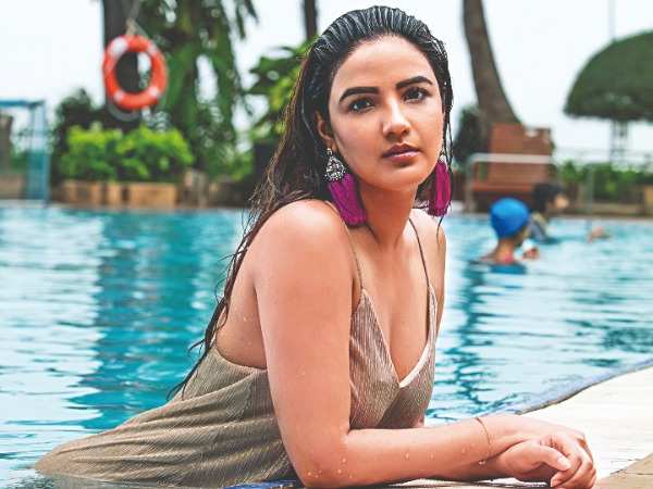   Jasmin Bhasin "title =" Jasmin Bhasin "/> </div>
<p> </strong><br />
<br />  <strong> Known for: </strong> The Punjabi kudi set the temperature with his sizzling images on his social media pages. Jasmin is just like his protagonist in "Dil Toh Happy Hai Ji".<br />
<br /><strong>  Relationship status: </strong> Single.
</p>
<p><strong>  17. Shrenu Parikh </p>
<div data-type=