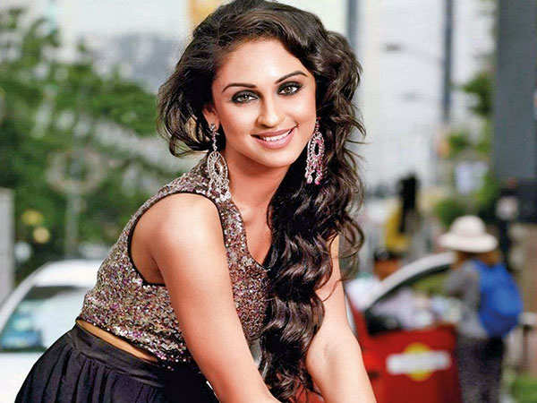   KRYSTLEDSOUZA_FINAL "title =" KRYSTLEDSOUZA_FINAL "/> </div>
<p> </strong><br />
<br />  <strong> Known for: </strong> She is considered one of the most elegant actresses on television Today she is nicknamed the "Rapunzel" of the small screen, her green eyes and her light character.The show Belan Wali Bahu allowed her to present for the first time her comic talents.<br />
<br /><strong>  In love status: </strong> It is rumored that until last year Karen Tacker had a romantic relationship. The actress recently said that she was single.
</p>
<p><strong>  6.Surbhi Jyoti </p>
<div data-type=