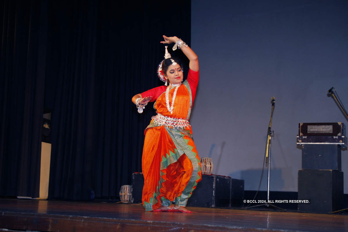 Celebs attend cultural programme 'Amar Bangla'