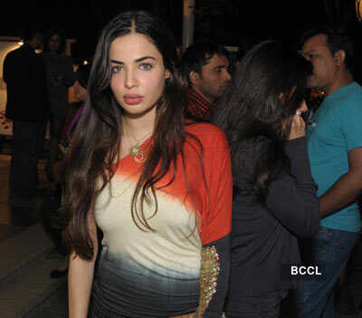 Art show: 'Alt+Refresh'