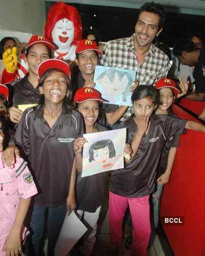 Arjun Rampal with kids