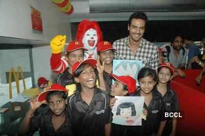 Arjun Rampal with kids