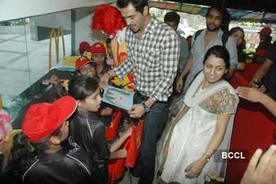 Arjun Rampal with kids