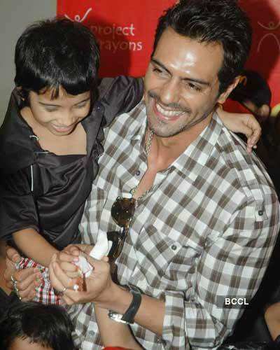 Arjun Rampal with kids