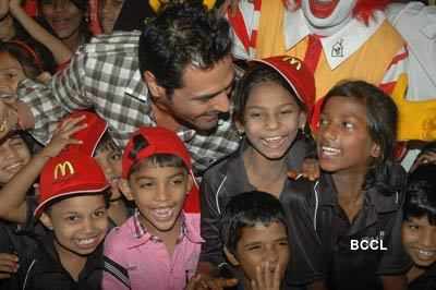 Arjun Rampal with kids