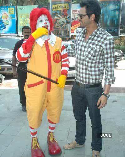 Arjun Rampal with kids