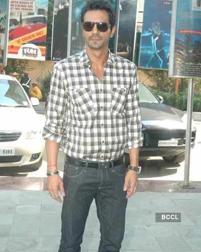 Arjun Rampal with kids