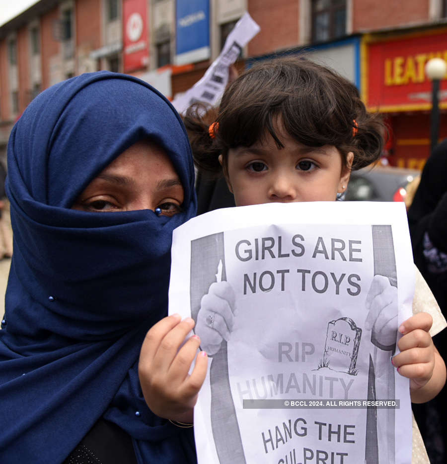 Violent protests erupt in Kashmir over minor's rape | Photogallery - ETimes